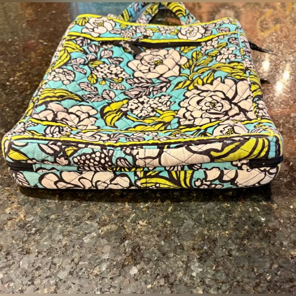 🌺Vera Bradley “Checkpoint Friendly” Laptop Bag in Island Bloom Travel School🌺